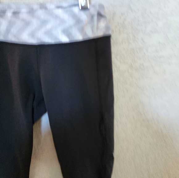 Lululemon capri leggings knee length size 6 - Picture 6 of 6